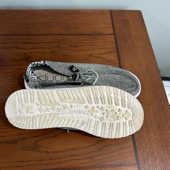 Women’s Hey Dudes shoes - Picture 4 of 5